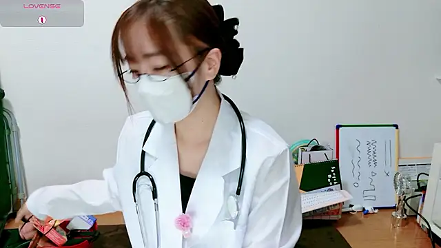 Snapshot of Rio_chan_ chatting on 06-19-26, 12:44 Rio chan online show from 06-19-26, 12:44