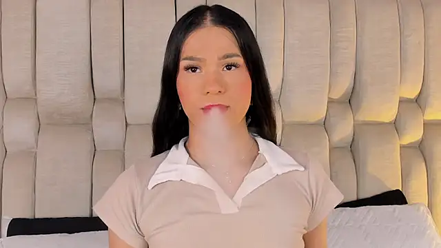 Isa Little Star online show from 02-21-26, 04:03