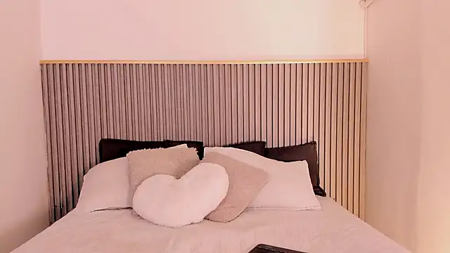 Isa Little Star online show from 03-25-26, 04:01