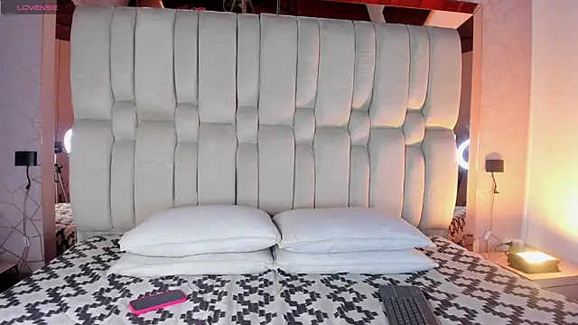 Isa Little Star online show from 03-31-26, 03:30