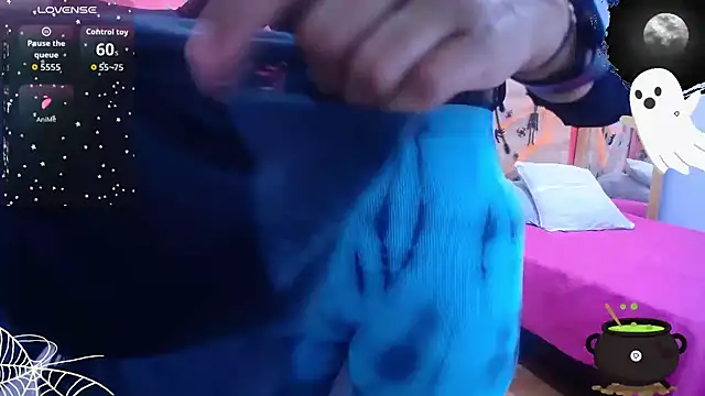 scarlet-foox online show from 10-25-25, 12:28