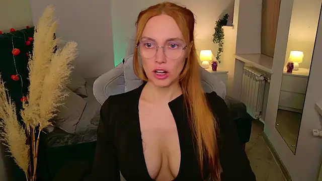 Snapshot of Love_Call chatting on 10-15-25, 05:17 Love Call online show from 10-15-25, 05:17