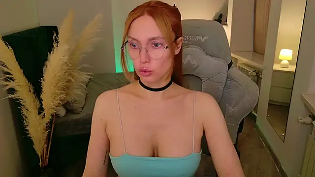 Snapshot of Love_Call chatting on 10-12-25, 05:09 Love Call online show from 10-12-25, 05:09