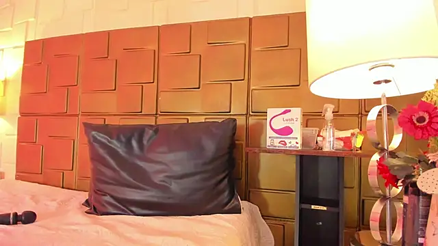 NaomyRivera online show from 09-14-25, 04:24