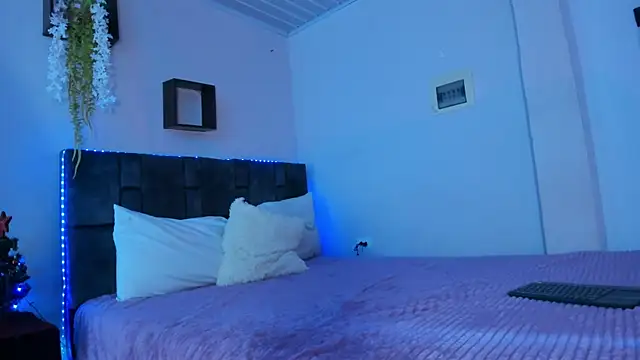 kitty myers online show from 12-22-25, 02:28