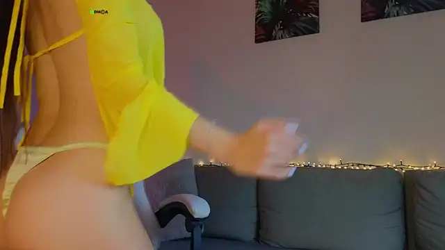 Snapshot of tina_akira chatting on 10-27-25, 07:37 tina akira online show from 10-27-25, 07:37