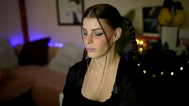 Bellis Perenis online show from 11-30-25, 05:03