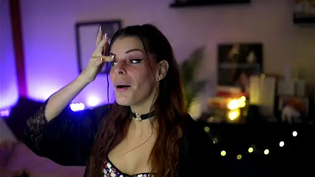 Bellis Perenis online show from 11-17-25, 05:39