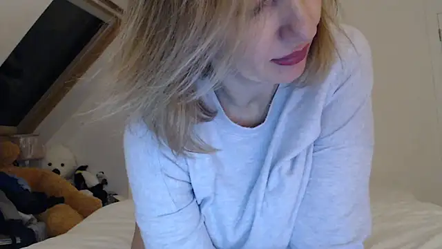 Snapshot of Mallinia chatting on 01-27-25, 07:35 Mallinia online show from 01-27-25, 07:35