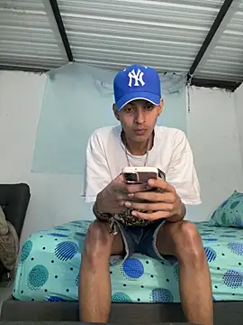 ValenSuarez25 online show from 06-21-26, 01:33