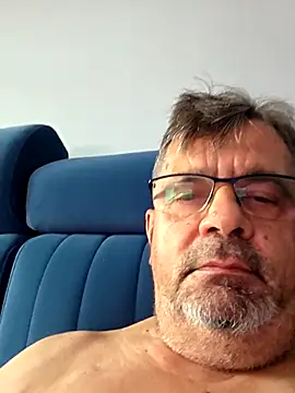 axecoman60 online show from 12-15-25, 09:48