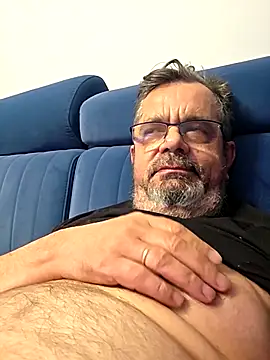 axecoman60 online show from 04-10-26, 07:21