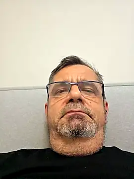 axecoman60 online show from 12-04-25, 08:41