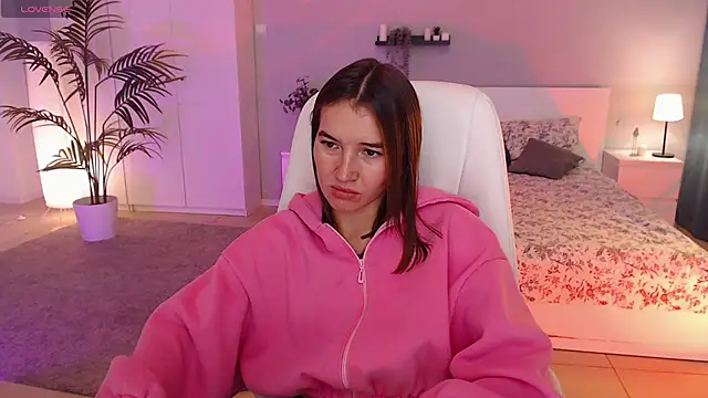 Bellla Haddid online show from 09-16-25, 01:06