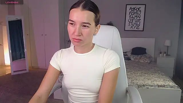 Bellla Haddid online show from 10-10-25, 01:06