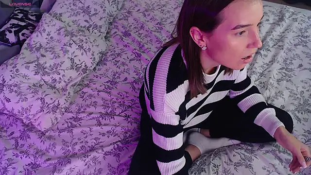 Bellla Haddid online show from 10-16-25, 01:25