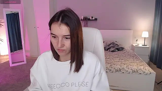 Bellla Haddid online show from 09-27-25, 01:01