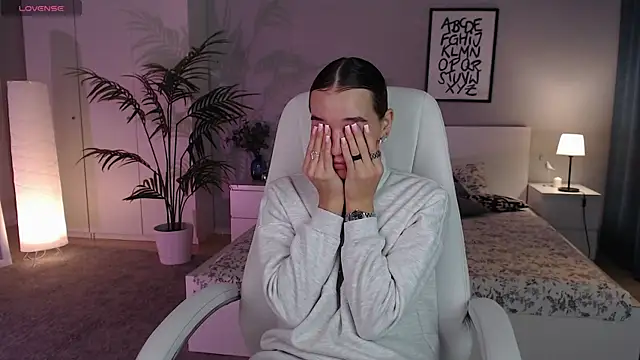 Bellla Haddid online show from 10-19-25, 12:57