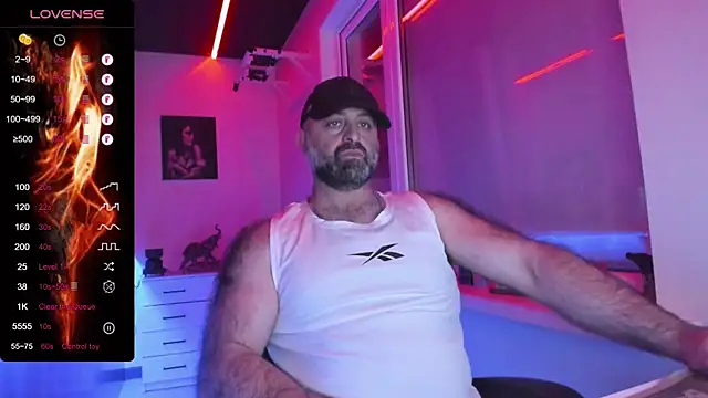 Snapshot of MAGABEAR077 chatting on 06-09-26, 10:11 MAGABEAR077 online show from 06-09-26, 10:11