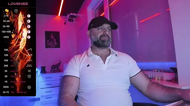 Snapshot of MAGABEAR077 chatting on 06-10-26, 01:12 MAGABEAR077 online show from 06-10-26, 01:12