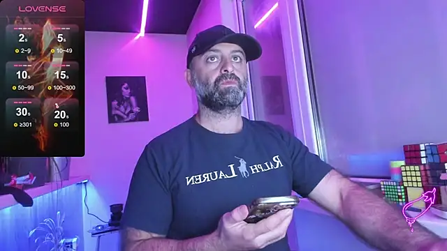 Snapshot of MAGABEAR077 chatting on 09-17-25, 10:12 MAGABEAR077 online show from 09-17-25, 10:12