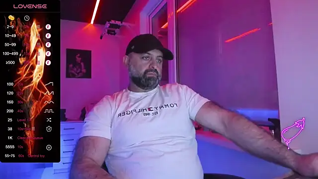 Snapshot of MAGABEAR077 chatting on 07-15-26, 03:41 MAGABEAR077 online show from 07-15-26, 03:41
