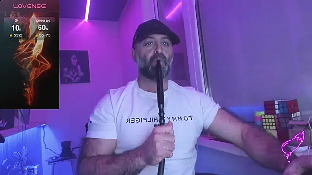 Snapshot of MAGABEAR077 chatting on 09-17-25, 02:24 MAGABEAR077 online show from 09-17-25, 02:24