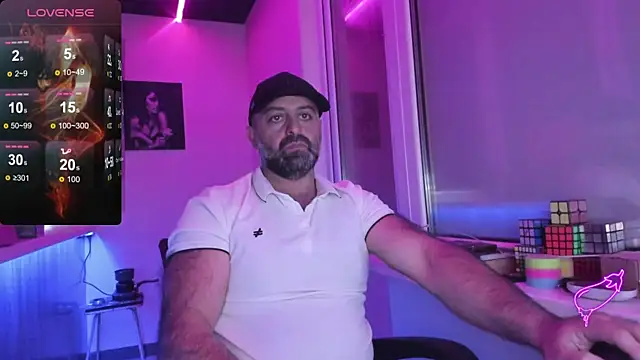 Snapshot of MAGABEAR077 chatting on 09-29-25, 10:33 MAGABEAR077 online show from 09-29-25, 10:33