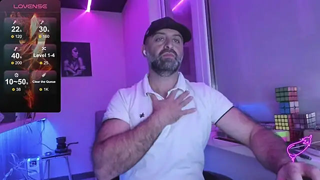 Snapshot of MAGABEAR077 chatting on 09-25-25, 11:00 MAGABEAR077 online show from 09-25-25, 11:00
