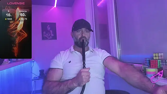 Snapshot of MAGABEAR077 chatting on 10-08-25, 10:32 MAGABEAR077 online show from 10-08-25, 10:32