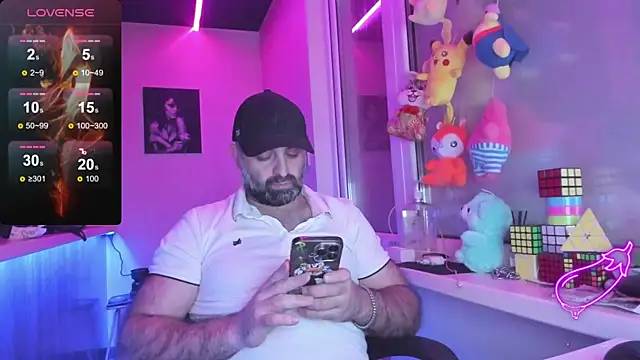 Snapshot of MAGABEAR077 chatting on 03-17-25, 04:01 MAGABEAR077 online show from 03-17-25, 04:01