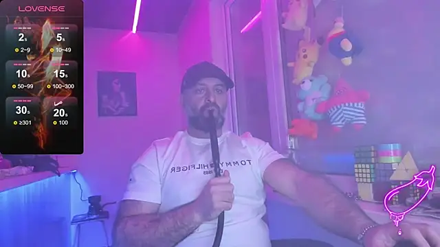 Snapshot of MAGABEAR077 chatting on 03-16-25, 10:33 MAGABEAR077 online show from 03-16-25, 10:33