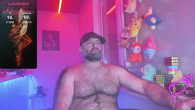 Snapshot of MAGABEAR077 chatting on 03-17-25, 10:29 MAGABEAR077 online show from 03-17-25, 10:29