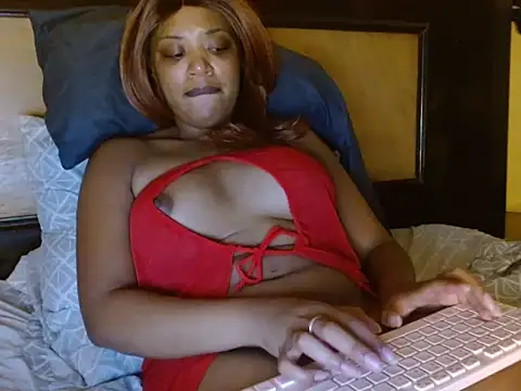 Snapshot of thekelliecapri chatting on 09-18-25, 07:39 thekelliecapri online show from 09-18-25, 07:39