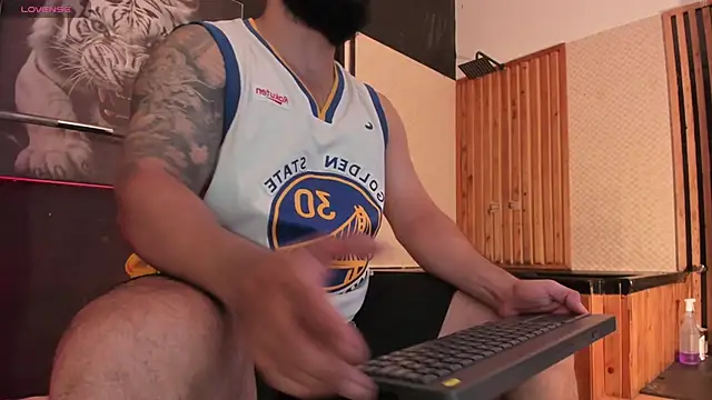 Snapshot of Luke__09 chatting on 06-15-26, 11:43 Luke 09 online show from 06-15-26, 11:43