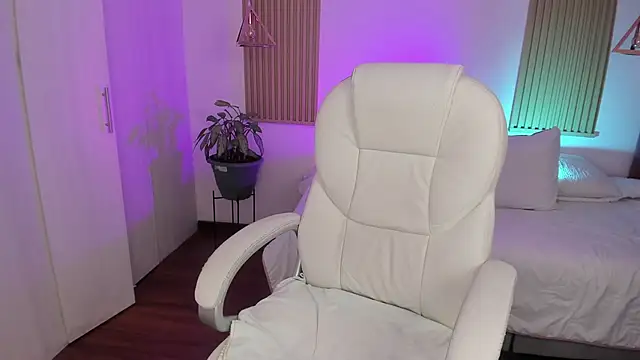 Kendall Bunnyy online show from 11-11-25, 08:47