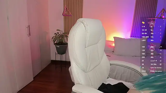 Kendall Bunnyy online show from 11-14-25, 08:23