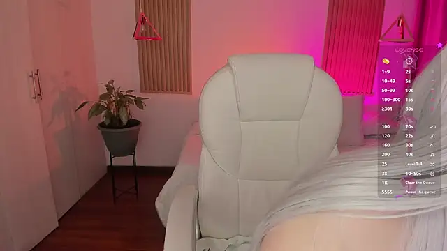 Kendall Bunnyy online show from 10-17-25, 08:21