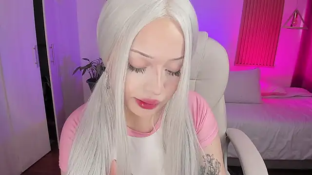 Kendall Bunnyy online show from 12-14-25, 06:57