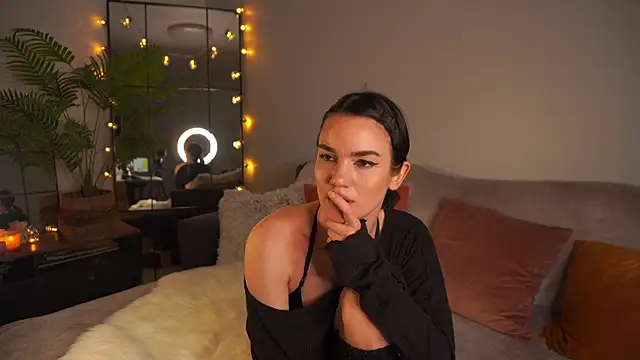 Heidi11 online show from 10-19-25, 07:49