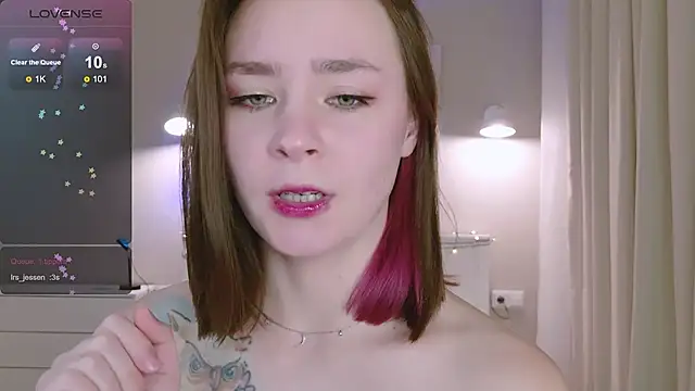 Snapshot of Pink_SeaGul chatting on 02-11-25, 08:10 Pink SeaGul online show from 02-11-25, 08:10