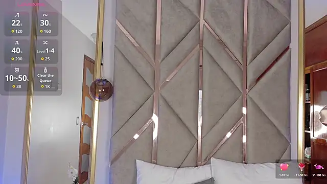 Lola King online show from 10-28-25, 12:11