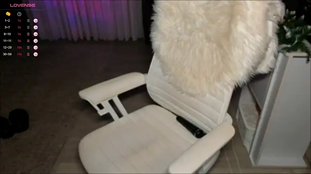 Snapshot of Lady__Boom chatting on 01-31-25, 04:47 Lady Boom online show from 01-31-25, 04:47