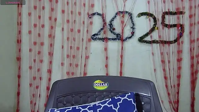 Snapshot of Preeti-Sexy chatting on 03-05-25, 05:18 Preeti-Sexy online show from 03-05-25, 05:18