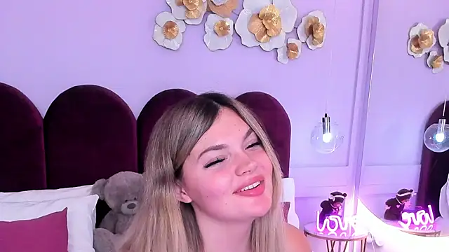 ZaraBloom online show from 12-23-25, 04:23