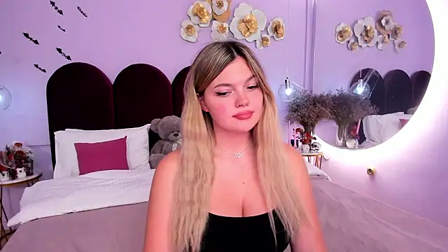 ZaraBloom online show from 10-24-25, 03:49