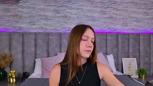 AliceBrayan online show from 03-23-25, 05:10