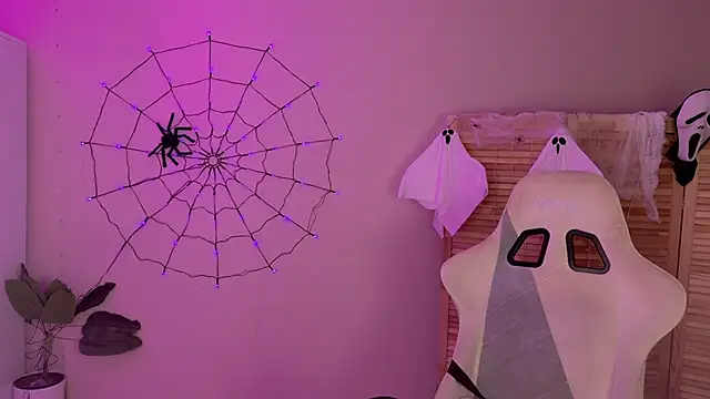 Miss Mia Murr online show from 10-30-25, 05:17