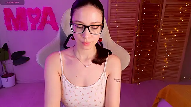 Snapshot of Miss_Mia_Murr chatting on 09-13-25, 06:46 Miss Mia Murr online show from 09-13-25, 06:46