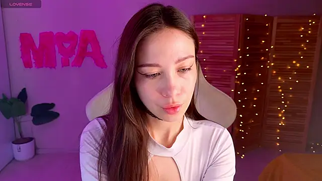 Snapshot of Miss_Mia_Murr chatting on 09-24-25, 03:13 Miss Mia Murr online show from 09-24-25, 03:13